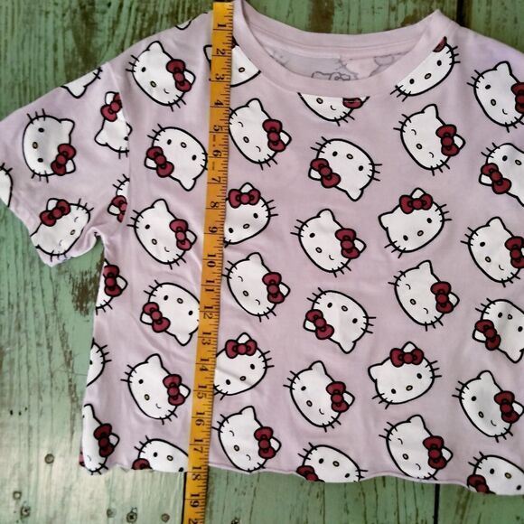 Hello Kitty Tee Shirt Cut Off Raw Hem Size XS Pink All Over Hello Kitty Graphics - Picture 6 of 6